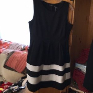 APT. 9 Basic Black & White Fall Pleats Dress